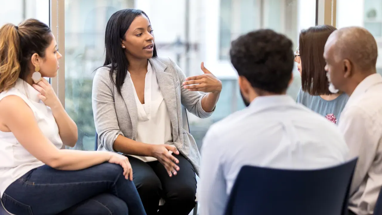 Colleagues in an open discussion